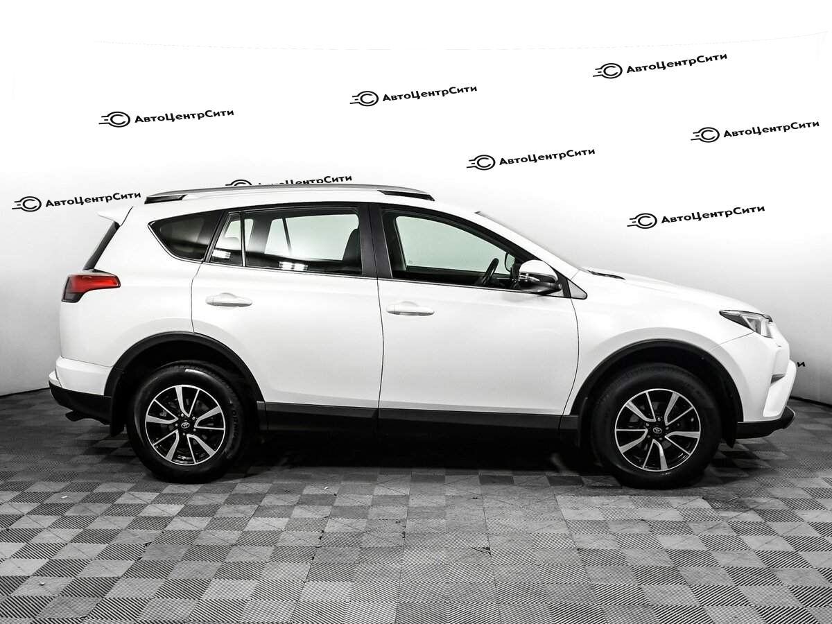 Toyota RAV4 с пробегом — 2017 год. Фото: #3