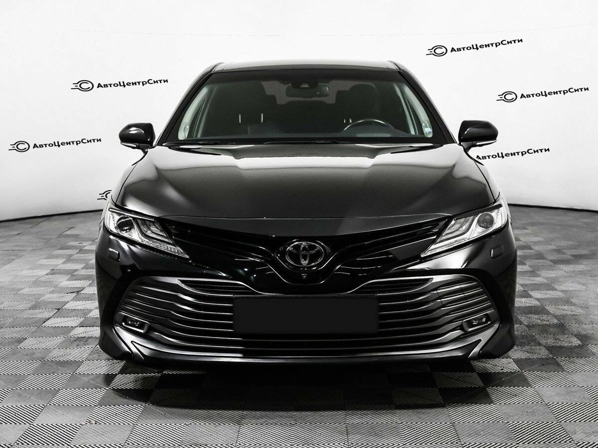 Toyota Camry с пробегом — 2018 год. Фото: #1
