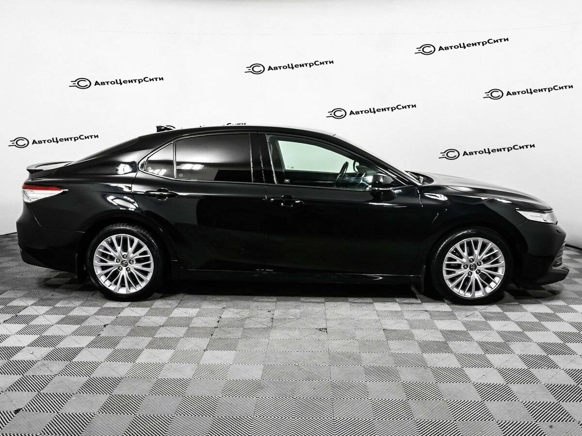 Toyota Camry с пробегом — 2018 год. Фото: #3