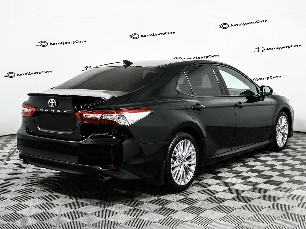 Toyota Camry с пробегом — 2018 год. Фото: #4