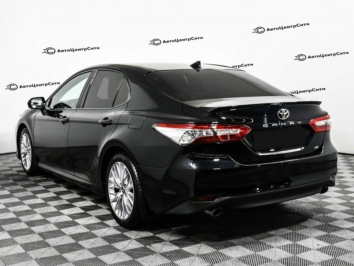 Toyota Camry с пробегом — 2018 год. Фото: #6