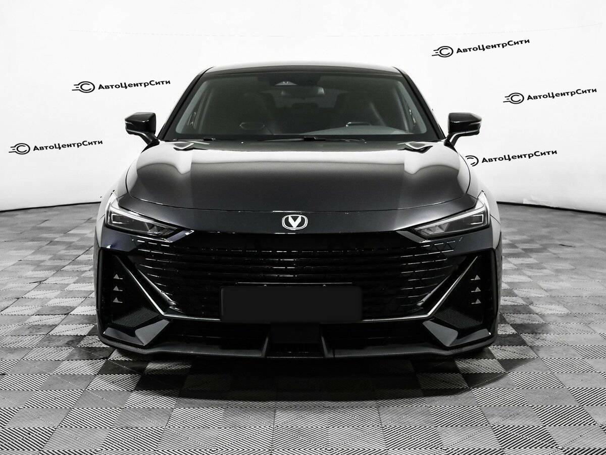 Changan UNI-V с пробегом — 2024 год. Фото: #1