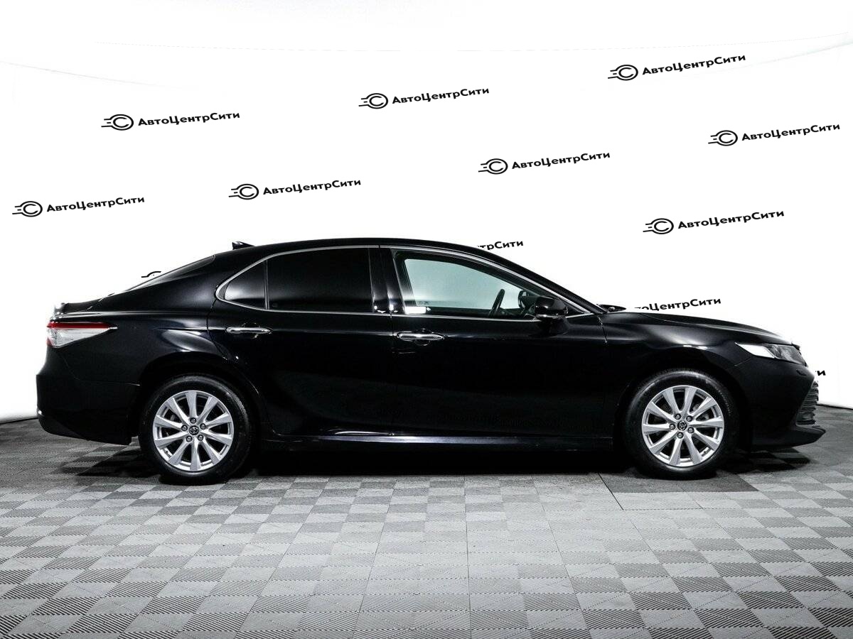 Toyota Camry с пробегом — 2018 год. Фото: #2