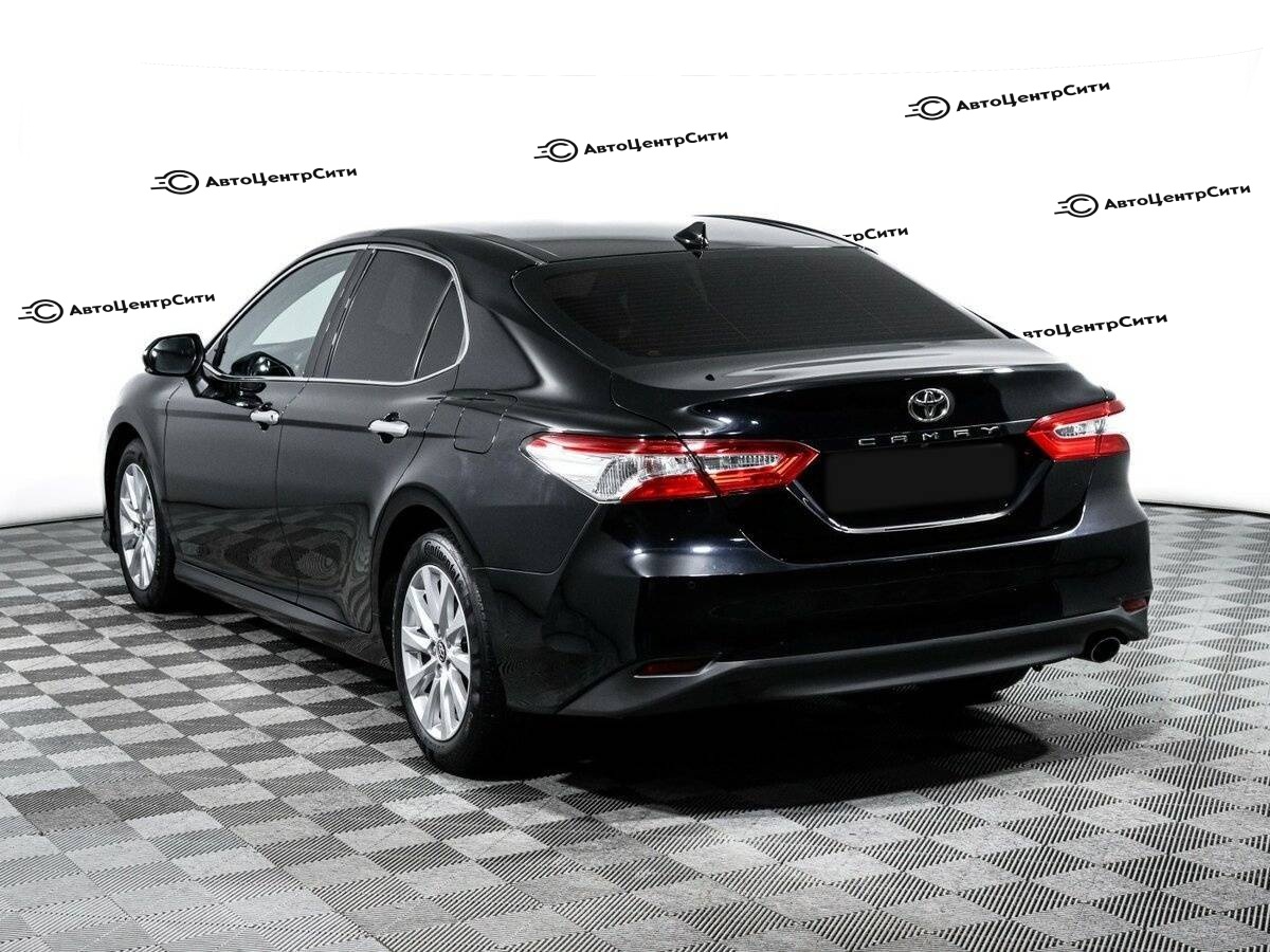 Toyota Camry с пробегом — 2018 год. Фото: #6