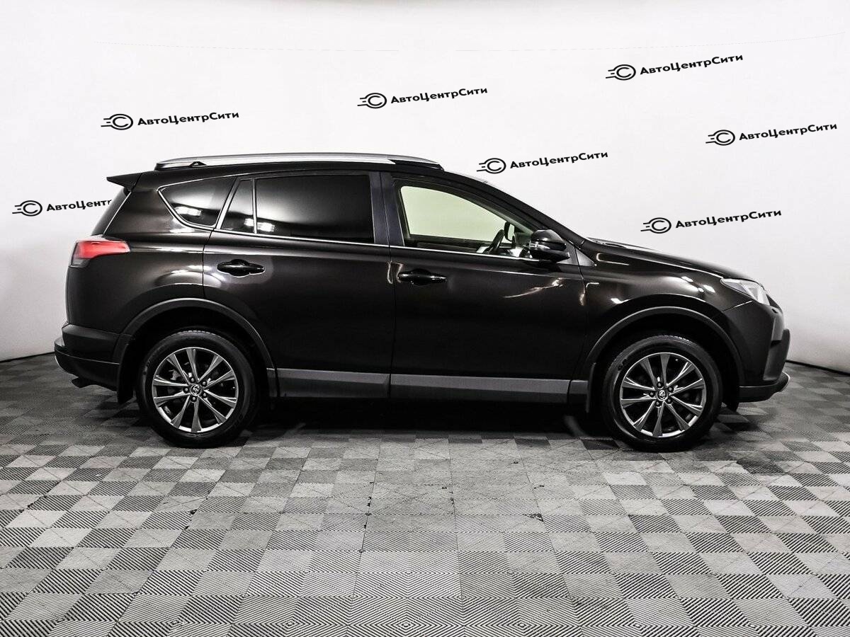 Toyota RAV4 с пробегом — 2015 год. Фото: #3