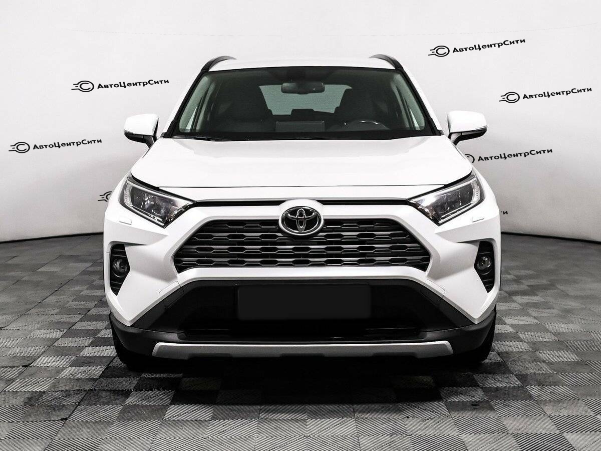 Toyota RAV4 с пробегом — 2021 год. Фото: #1