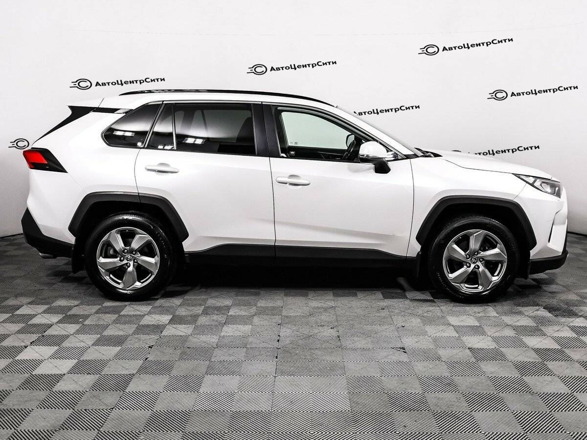 Toyota RAV4 с пробегом — 2021 год. Фото: #3