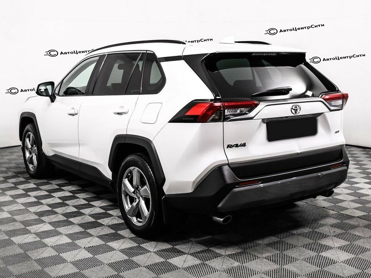 Toyota RAV4 с пробегом — 2021 год. Фото: #6