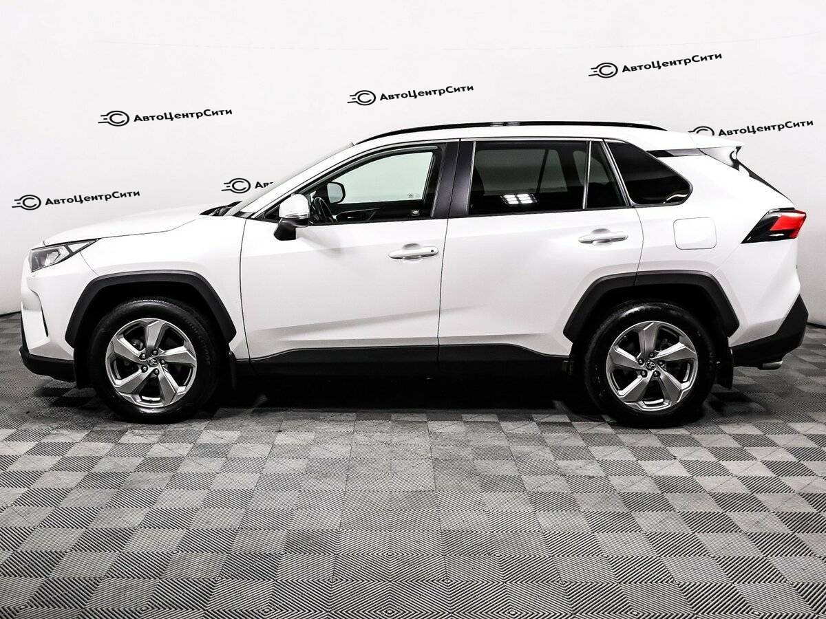 Toyota RAV4 с пробегом — 2021 год. Фото: #7