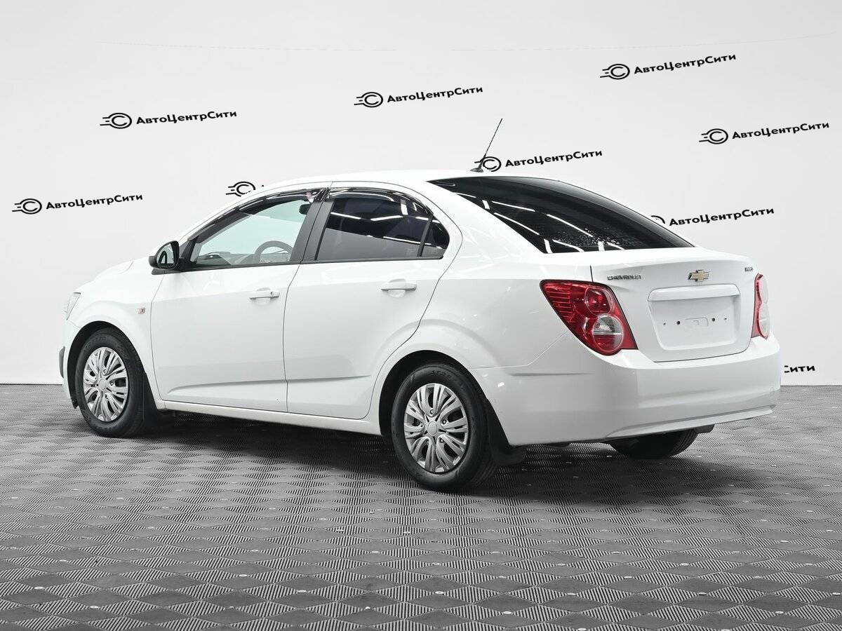 Chevrolet Aveo с пробегом — 2012 год. Фото: #2