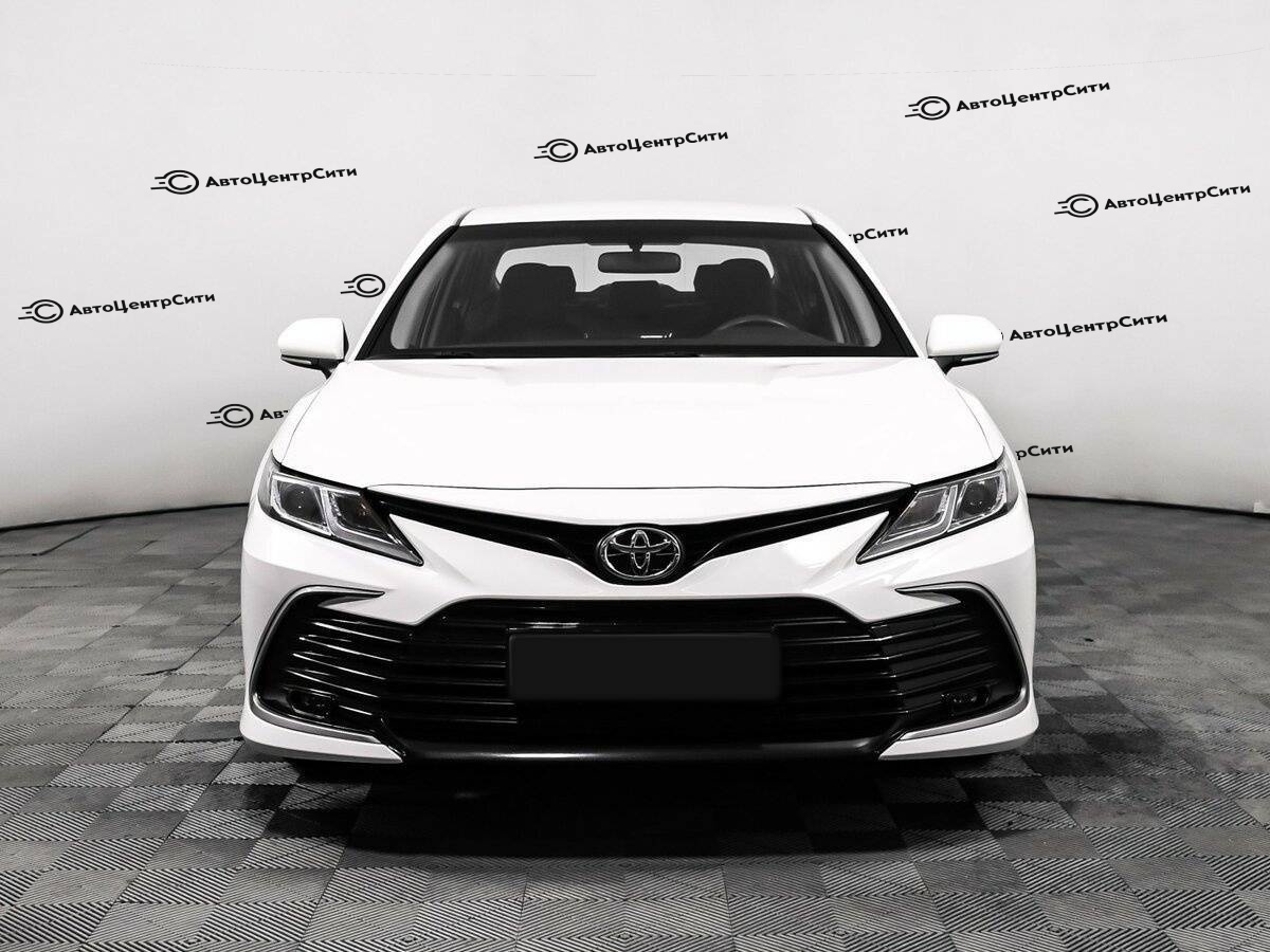 Toyota Camry с пробегом — 2021 год. Фото: #1