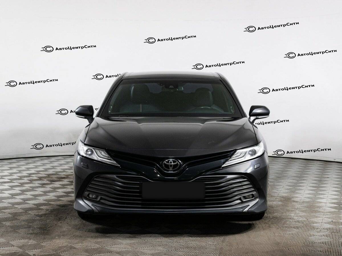 Toyota Camry с пробегом — 2020 год. Фото: #1