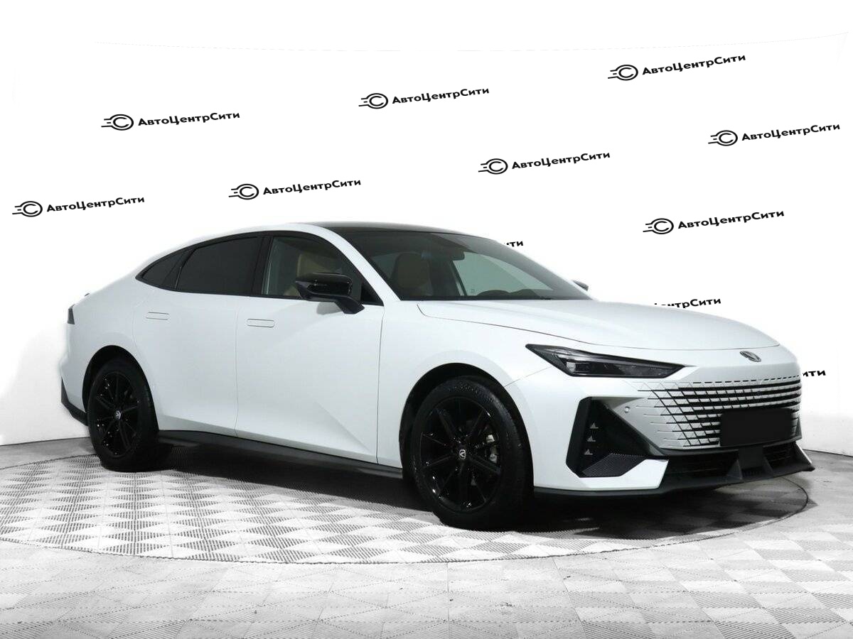 Changan UNI-V с пробегом — 2022 год. Фото: #1