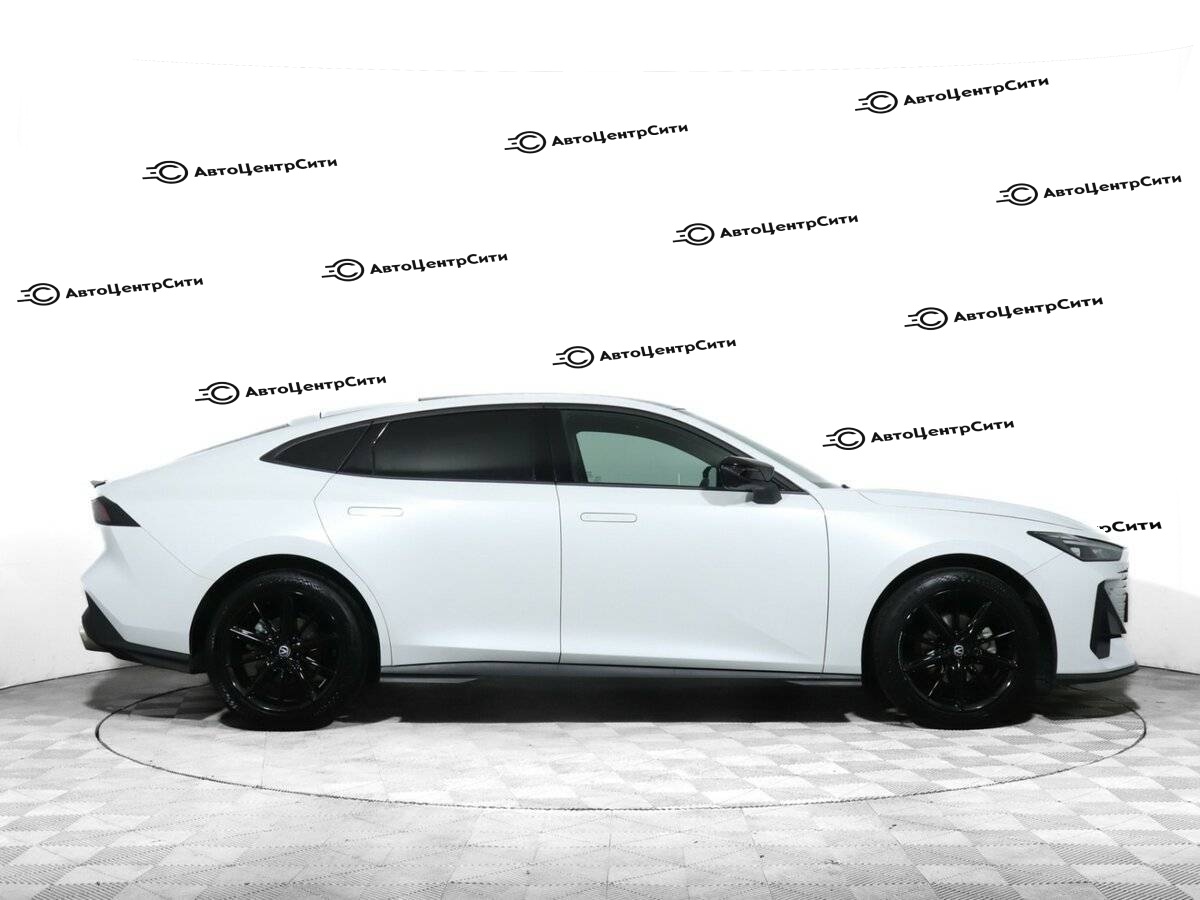 Changan UNI-V с пробегом — 2022 год. Фото: #2