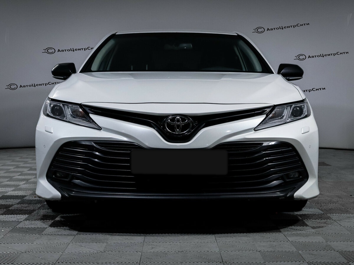 Toyota Camry с пробегом — 2020 год. Фото: #1