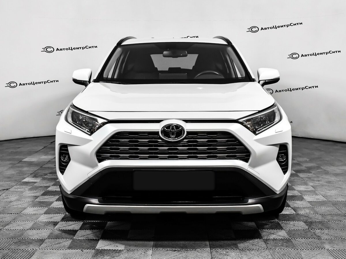 Toyota RAV4 с пробегом — 2021 год. Фото: #1