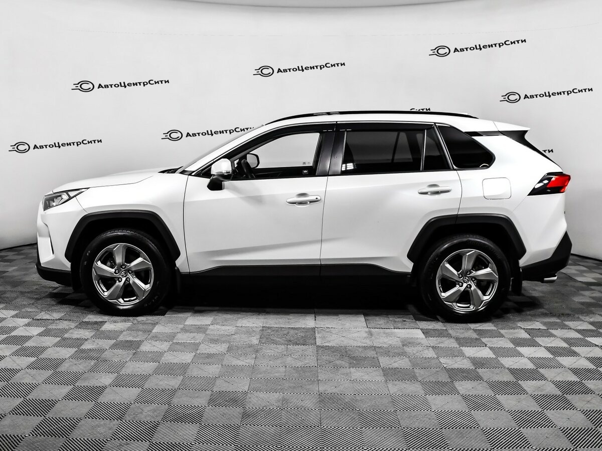 Toyota RAV4 с пробегом — 2021 год. Фото: #7