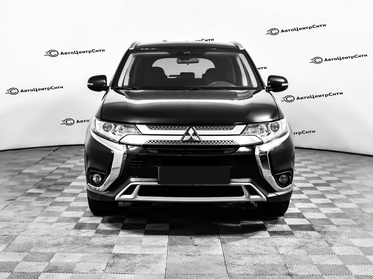 Mitsubishi Outlander с пробегом — 2018 год. Фото: #1