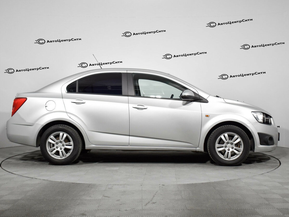 Chevrolet Aveo с пробегом — 2014 год. Фото: #3