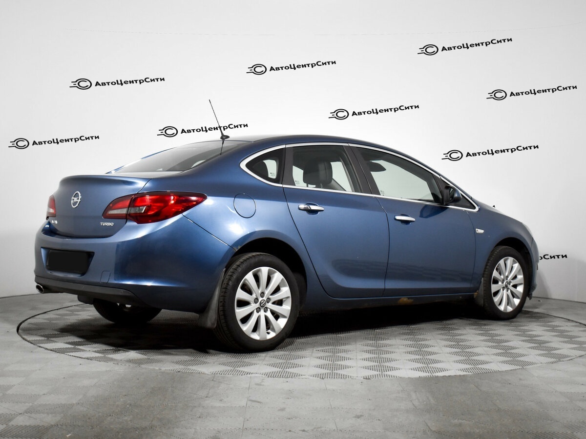 Opel Astra с пробегом — 2013 год. Фото: #3