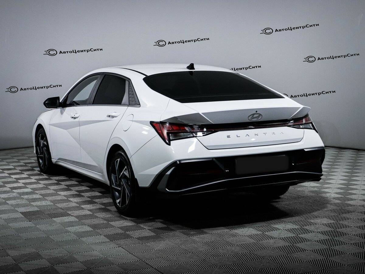 Hyundai Elantra с пробегом — 2024 год. Фото: #5