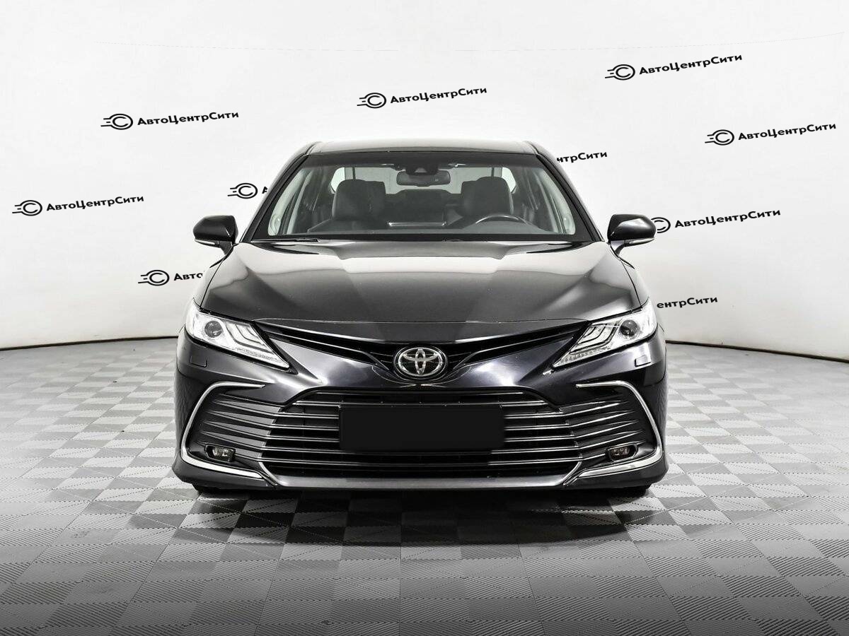 Toyota Camry с пробегом — 2021 год. Фото: #1