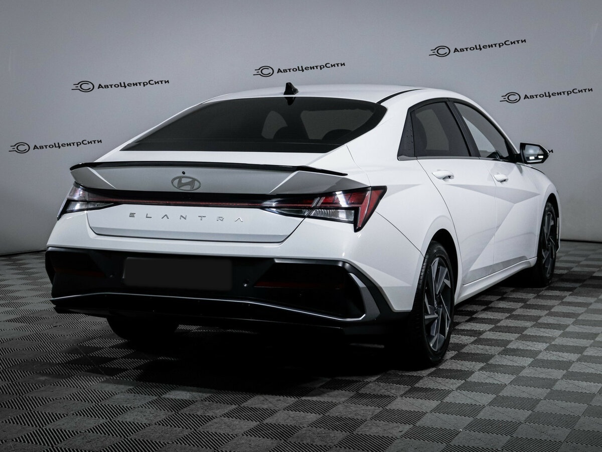 Hyundai Elantra с пробегом — 2024 год. Фото: #3