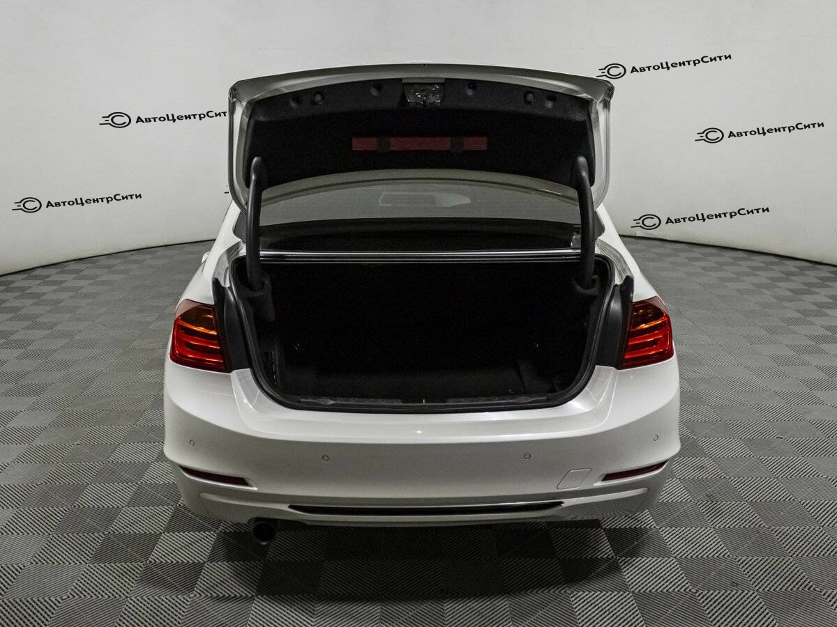 BMW 3 серии с пробегом — 2014 год. Фото: #12