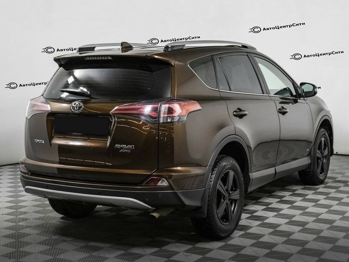 Toyota RAV4 с пробегом — 2017 год. Фото: #3