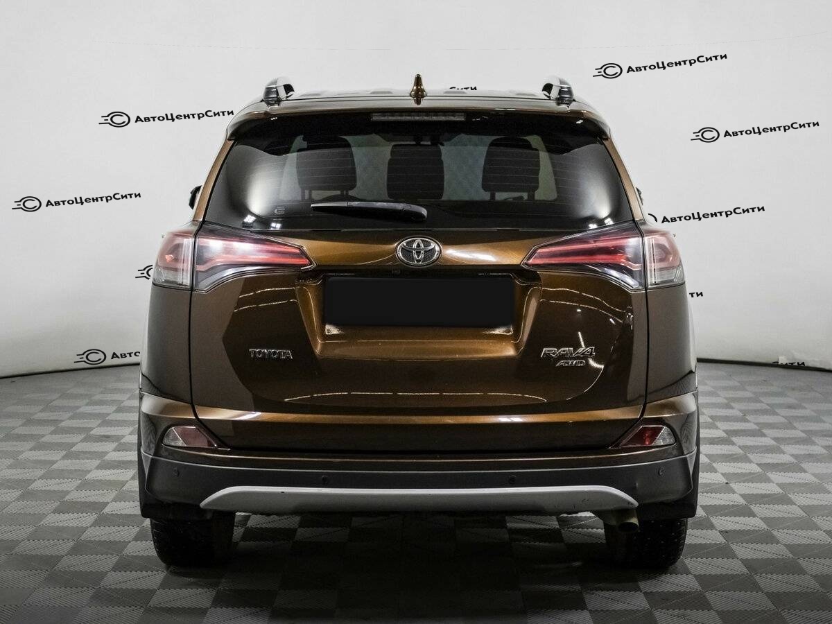 Toyota RAV4 с пробегом — 2017 год. Фото: #4