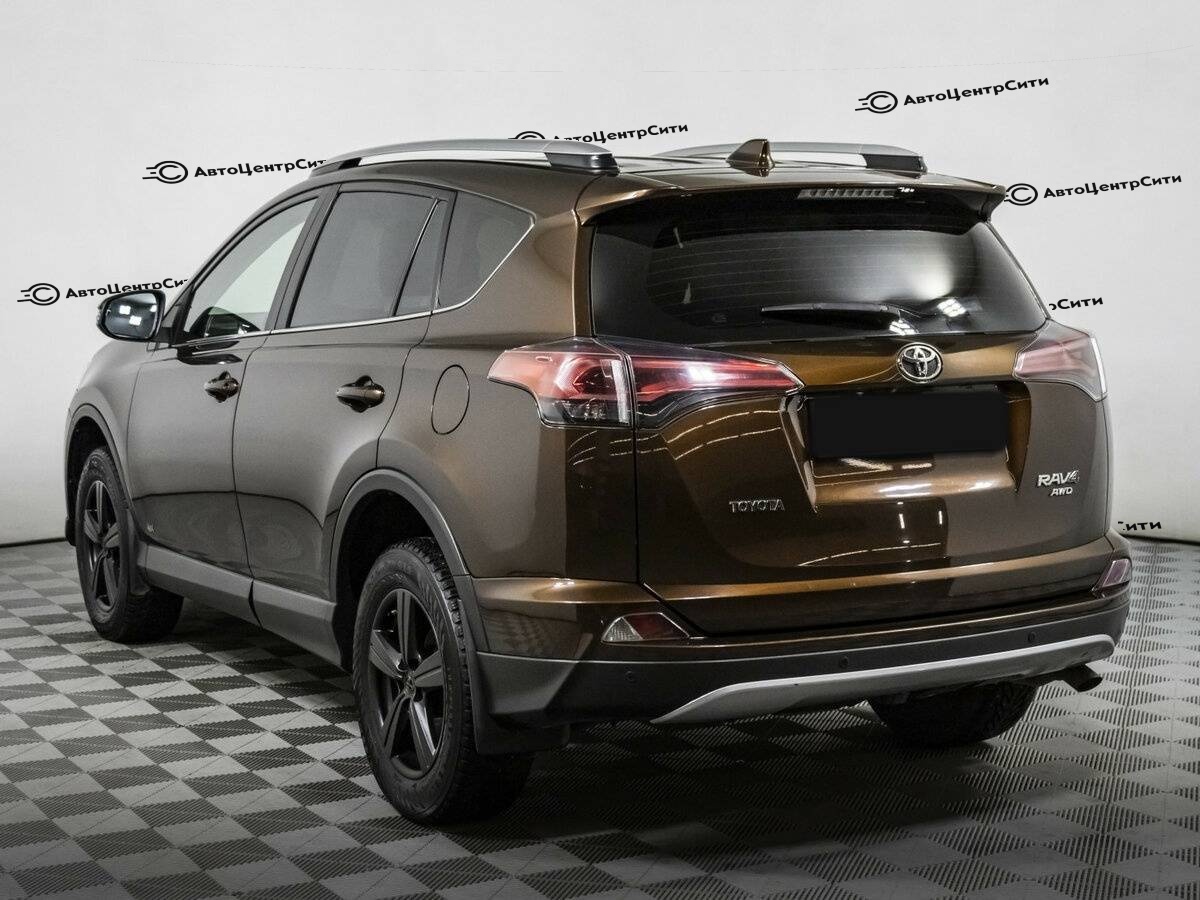 Toyota RAV4 с пробегом — 2017 год. Фото: #5
