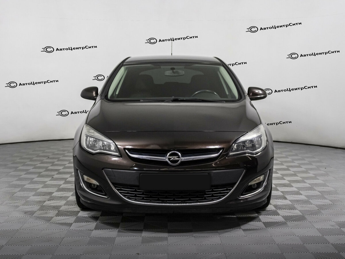 Opel Astra с пробегом — 2013 год. Фото: #1