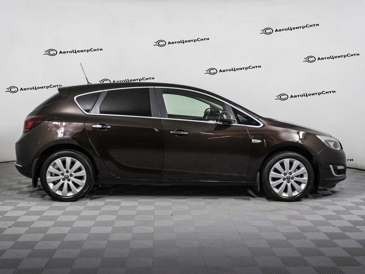 Opel Astra с пробегом — 2013 год. Фото: #3