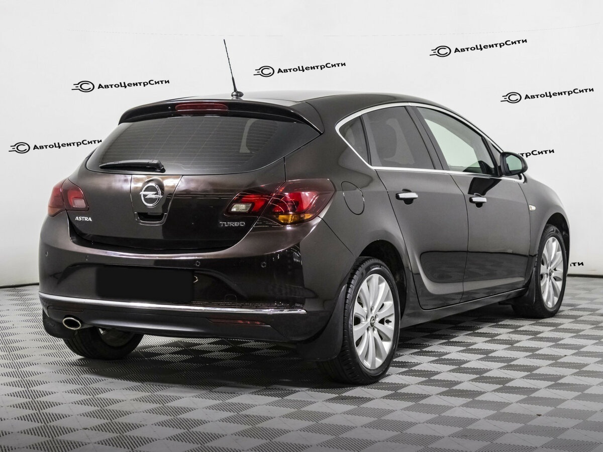 Opel Astra с пробегом — 2013 год. Фото: #4