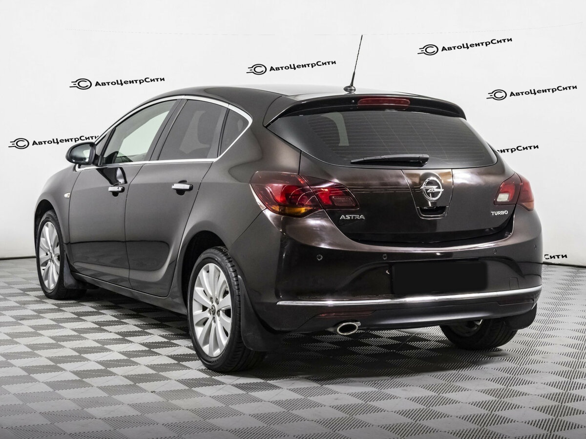 Opel Astra с пробегом — 2013 год. Фото: #6