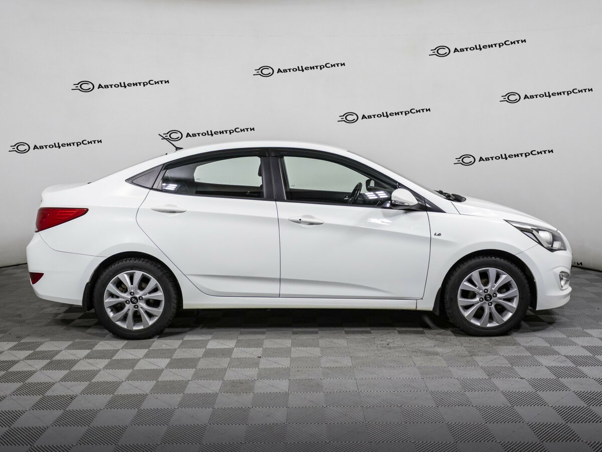 Hyundai Solaris с пробегом — 2015 год. Фото: #3