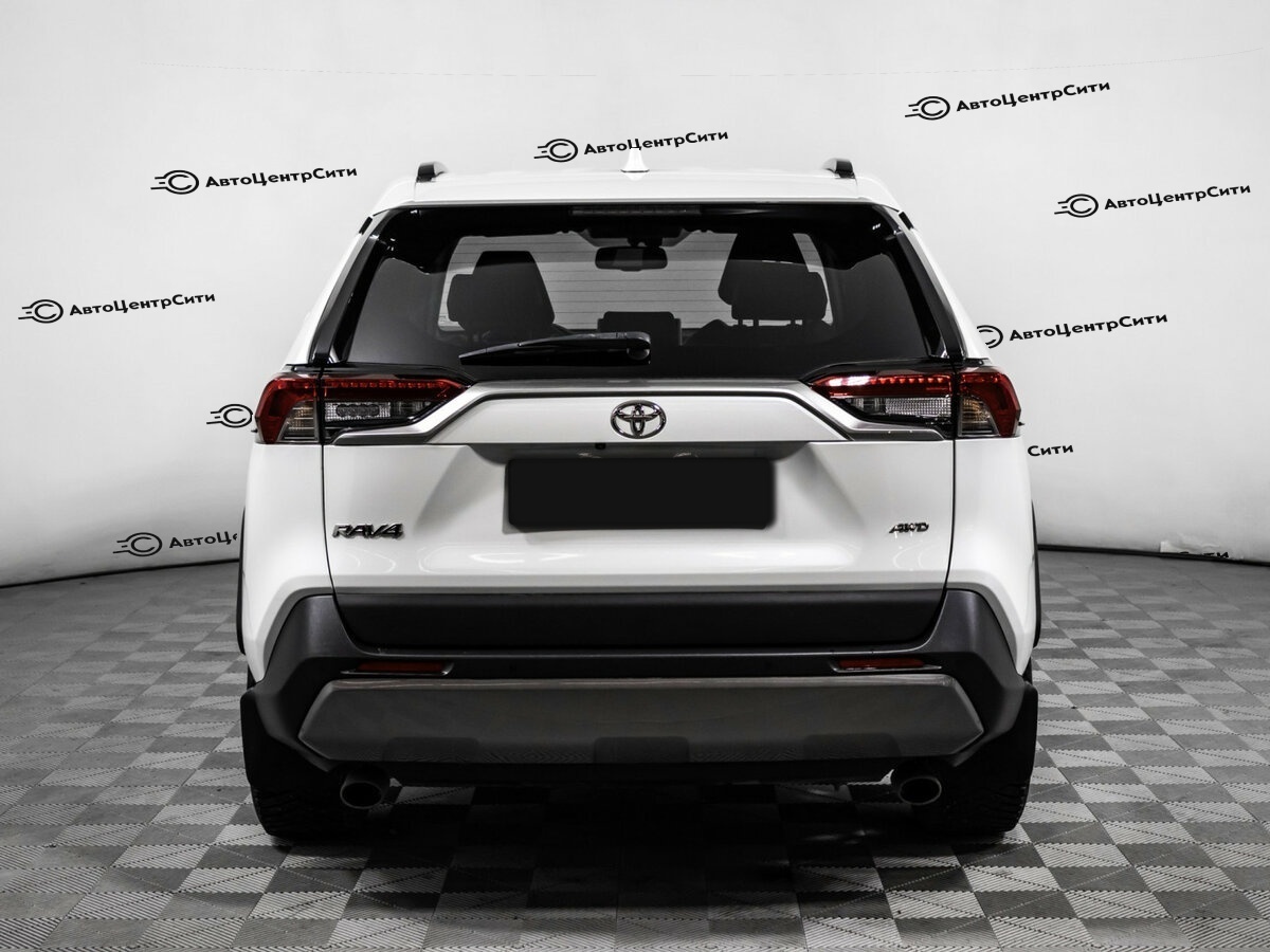 Toyota RAV4 с пробегом — 2019 год. Фото: #4