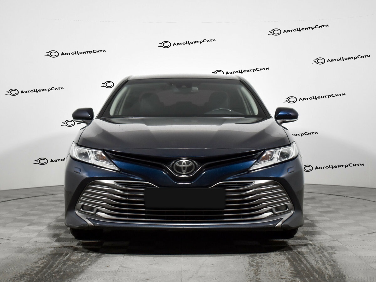 Toyota Camry с пробегом — 2018 год. Фото: #1