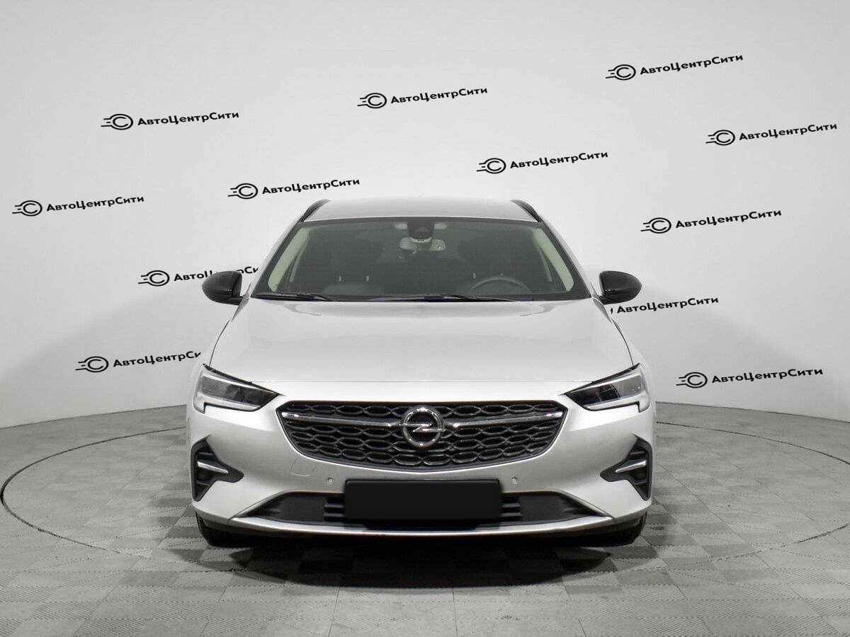 Opel Insignia с пробегом — 2020 год. Фото: #1