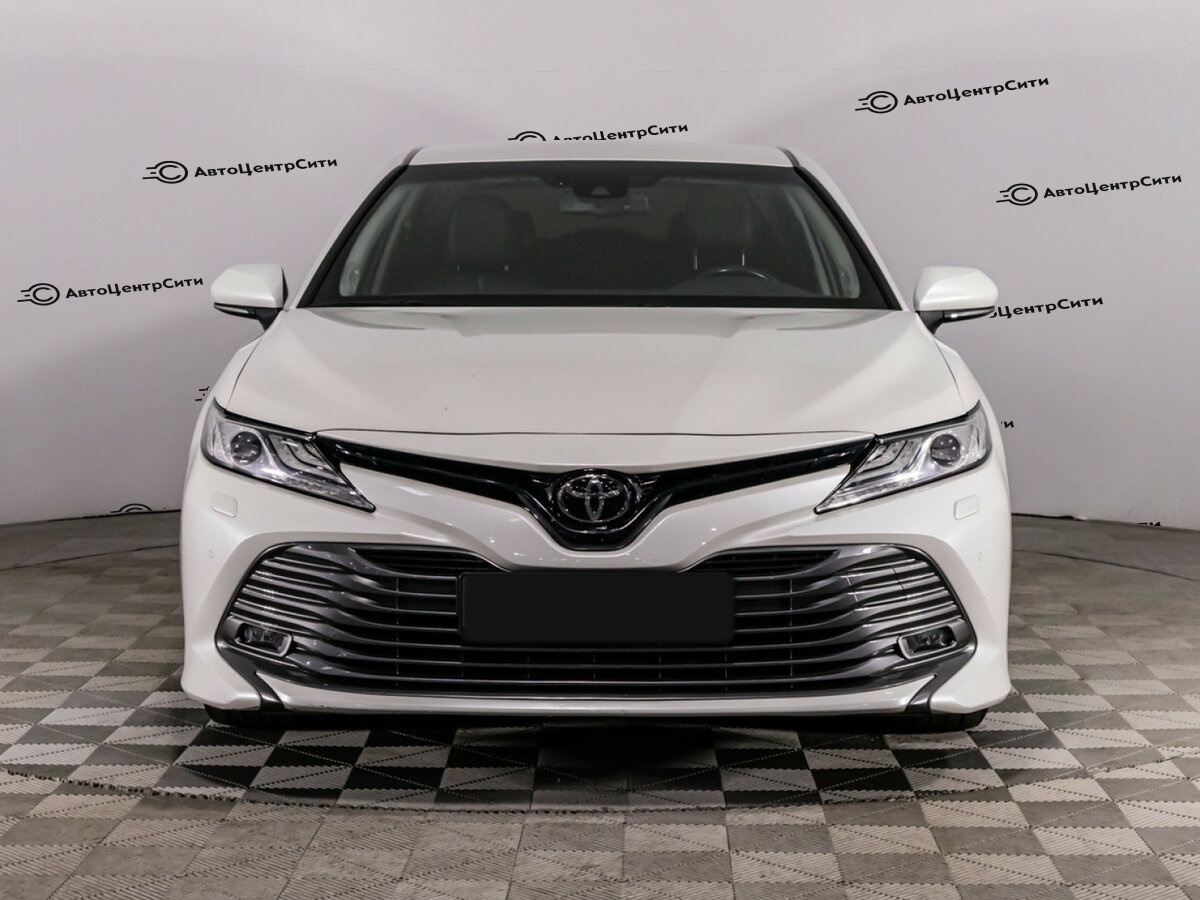 Toyota Camry с пробегом — 2019 год. Фото: #1