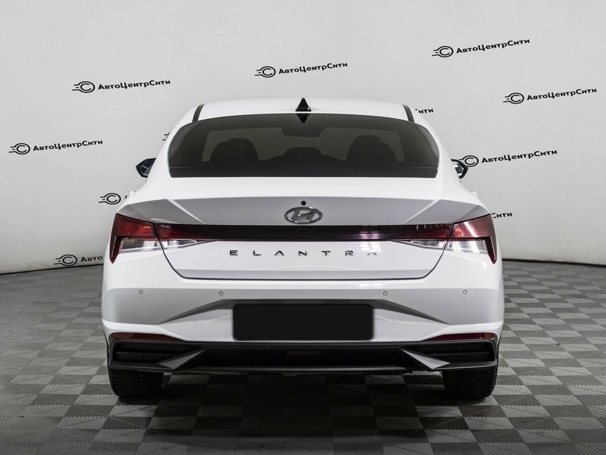 Hyundai Elantra с пробегом — 2021 год. Фото: #5