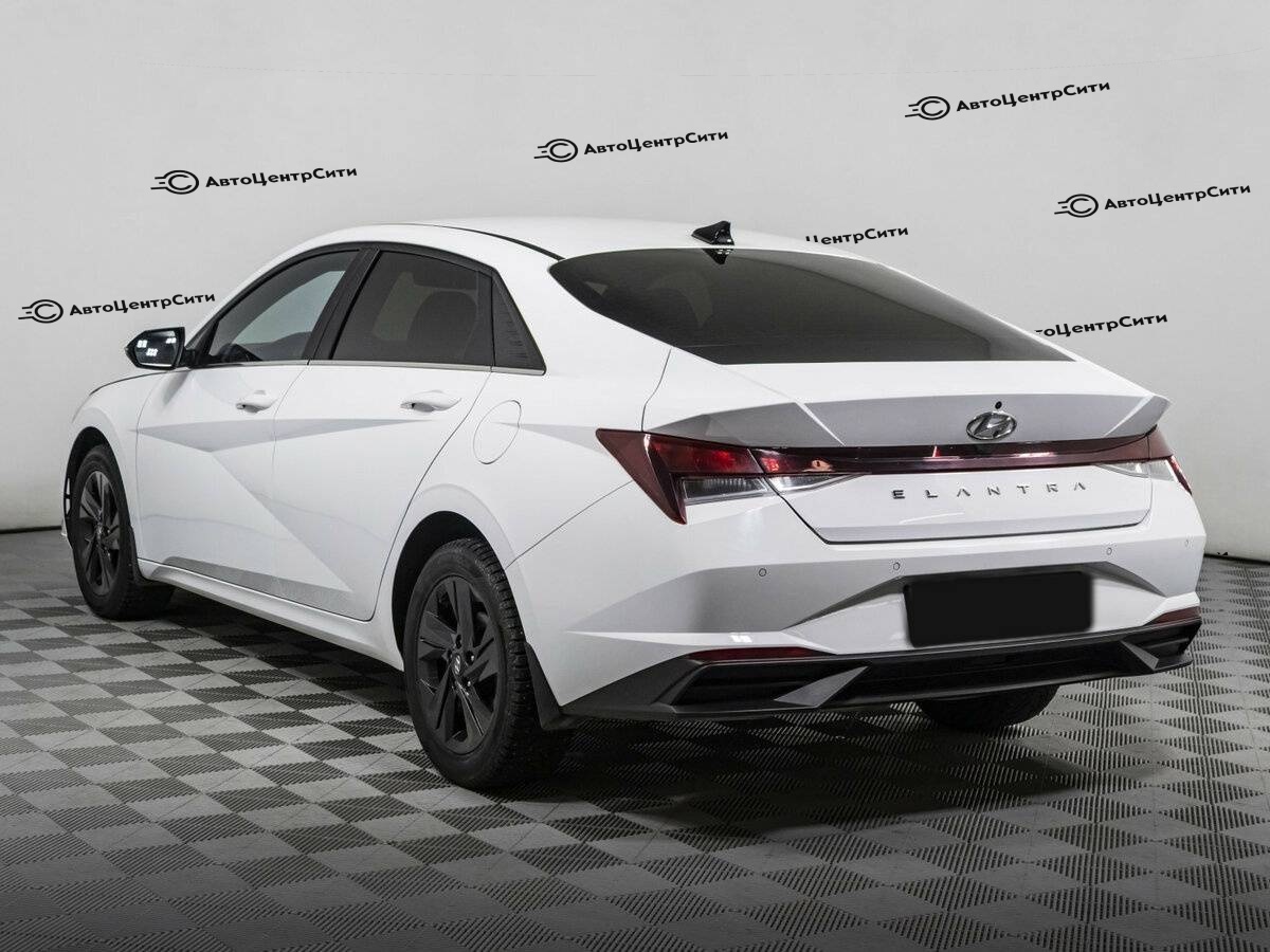 Hyundai Elantra с пробегом — 2021 год. Фото: #6