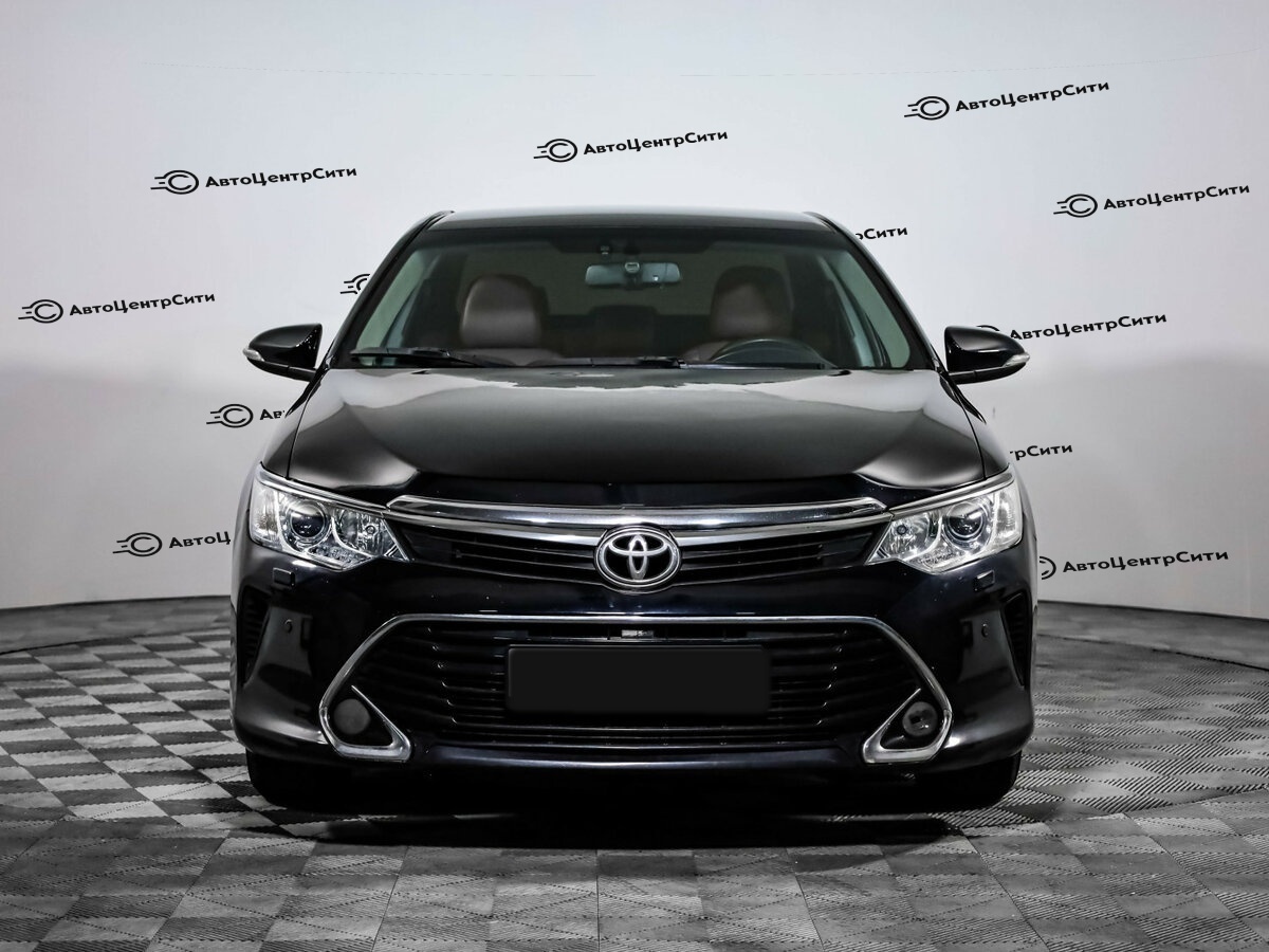 Toyota Camry с пробегом — 2017 год. Фото: #1