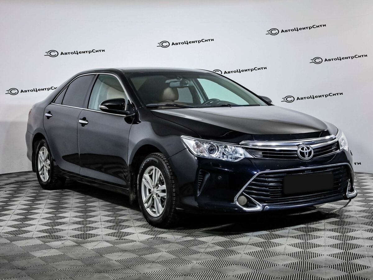 Toyota Camry с пробегом — 2017 год. Фото: #2