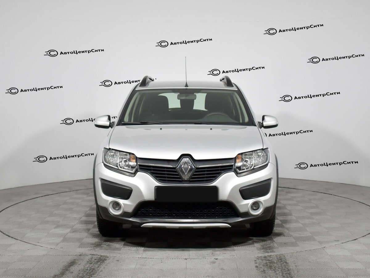 Renault Sandero с пробегом — 2016 год. Фото: #1