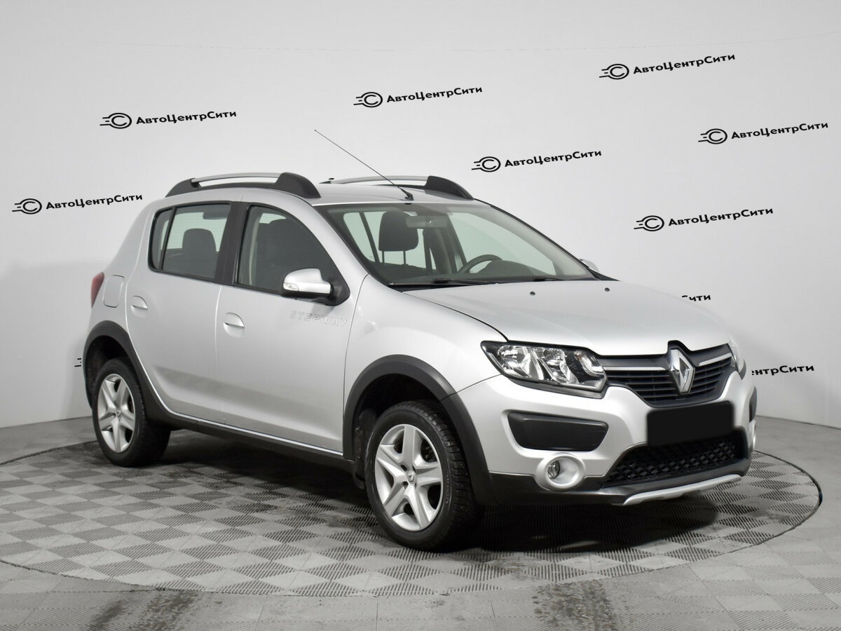 Renault Sandero с пробегом — 2016 год. Фото: #2