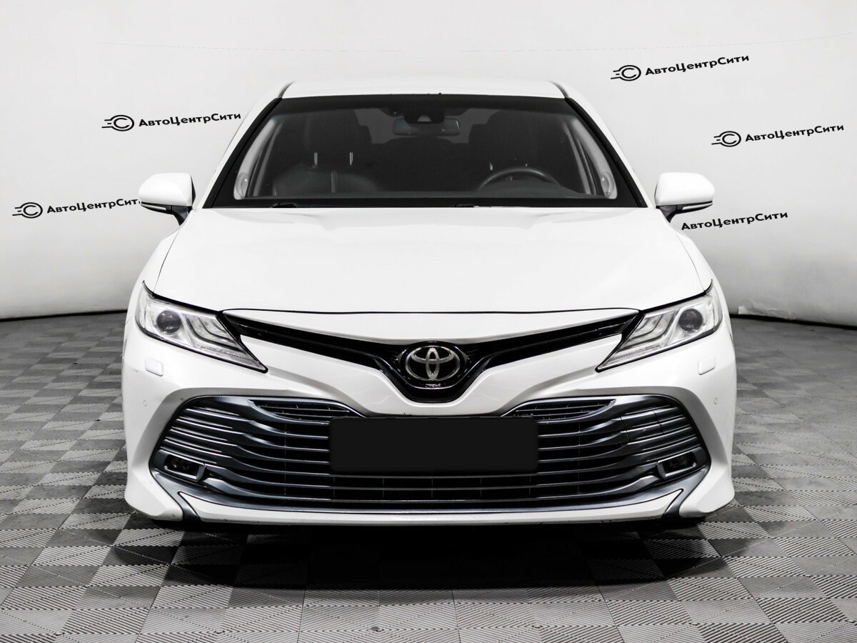 Toyota Camry с пробегом — 2019 год. Фото: #1