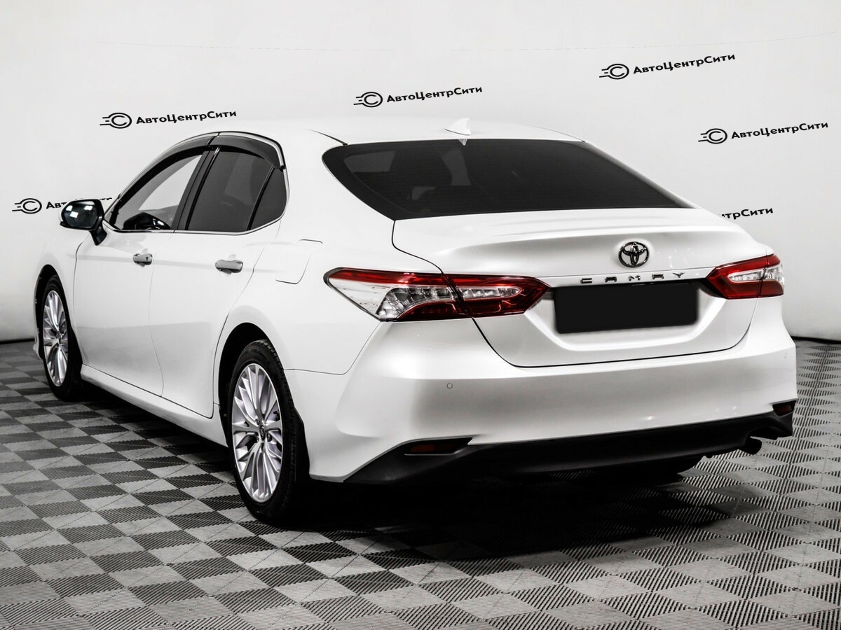 Toyota Camry с пробегом — 2019 год. Фото: #6