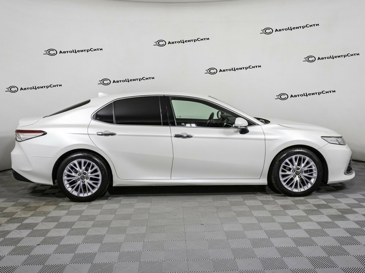 Toyota Camry с пробегом — 2018 год. Фото: #3