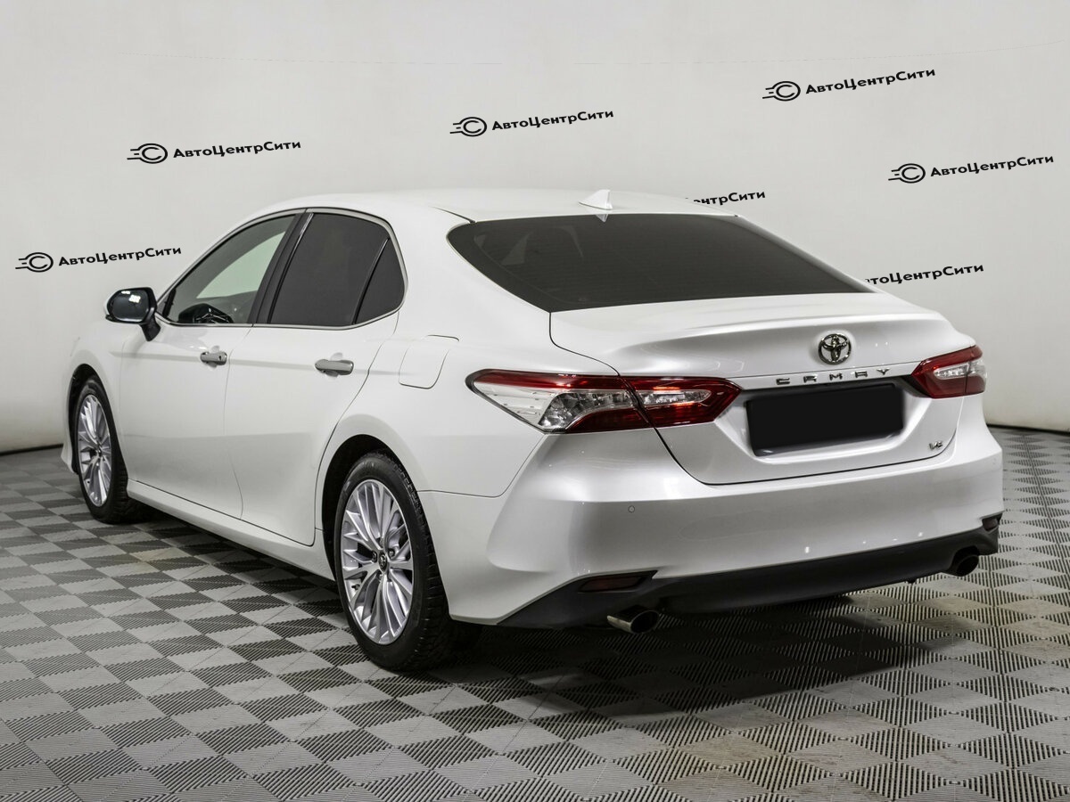 Toyota Camry с пробегом — 2018 год. Фото: #6